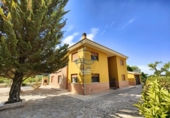 Xalet independent amb terreny en venda a la España, Banyeres de Mariola, ref.: TR236407 foto