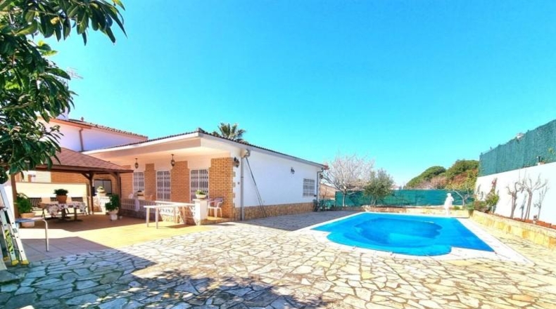 Жирона - Lloret de Mar - 824m2