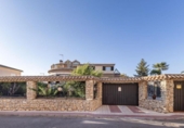 Chalet independiente con terreno en venta en la España, Iznalloz, ref: TR244785 foto