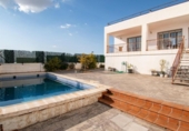 Chalet independiente con terreno en venta en la España, La Zubia, ref: TR314971 foto