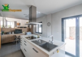 Chalet independiente con terreno en venta en la España, Alhendín, ref: TR263934 foto