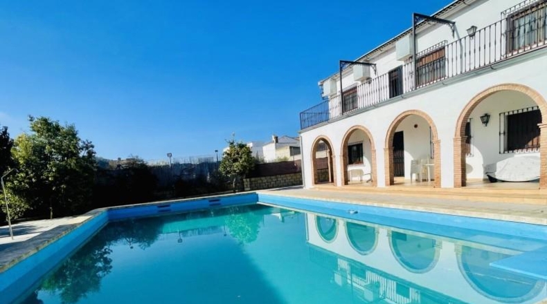 Sevilla - Badolatosa - 536m2
