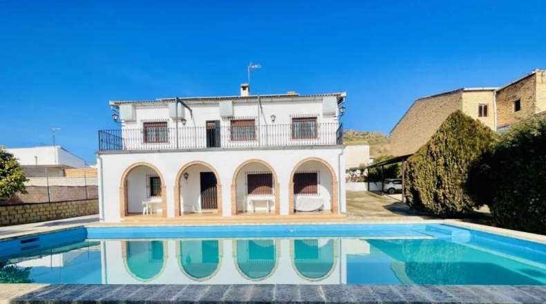 Sevilla - Badolatosa - 536m2