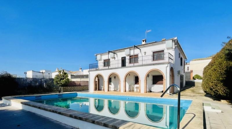 Sevilla - Badolatosa - 536m2