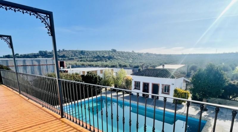 Sevilla - Badolatosa - 536m2