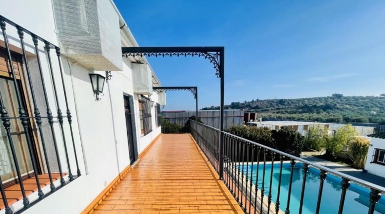 Sevilla - Badolatosa - 536m2