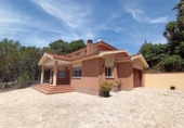 Chalet independiente con terreno en venta en la España, Castellvell del Camp, ref: TR170475 foto