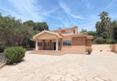 Chalet independiente con terreno en venta en la España, Castellvell del Camp, ref: TR170475 foto