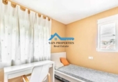 Отдельно стоящий дом с участком на продажу в городе La Nucia Фото