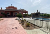 Chalet independiente con terreno en venta en la España, Orihuela, ref: TR139622 foto