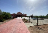 Chalet independiente con terreno en venta en la España, Orihuela, ref: TR139622 foto