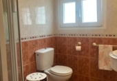 Отдельно стоящий дом с участком на продажу в городе La Nucia Фото