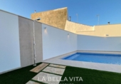 Chalet independiente con terreno en venta en la España, San Pedro del Pinatar, ref: TR340152 foto