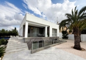 Chalet independiente con terreno en venta en la España, Orihuela, ref: TR348516 foto
