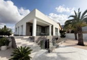 Chalet independiente con terreno en venta en la España, Orihuela, ref: TR348516 foto