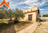 Chalet independiente con terreno en venta en la España, Carmona, ref: TR168976 foto