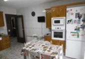Отдельно стоящий дом с участком на продажу в городе Tortosa Фото