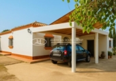 Отдельно стоящий дом с участком на продажу в городе Chiclana de la Frontera Фото