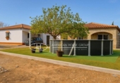 Отдельно стоящий дом с участком на продажу в городе Chiclana de la Frontera Фото