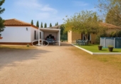 Отдельно стоящий дом с участком на продажу в городе Chiclana de la Frontera Фото