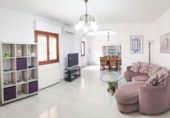 Отдельно стоящий дом с участком на продажу в городе Orihuela Фото