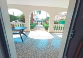 Отдельно стоящий дом с участком на продажу в городе Oliva Фото