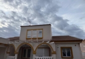 Chalet independiente con terreno en venta en la España, Orihuela, ref: TR382919 foto