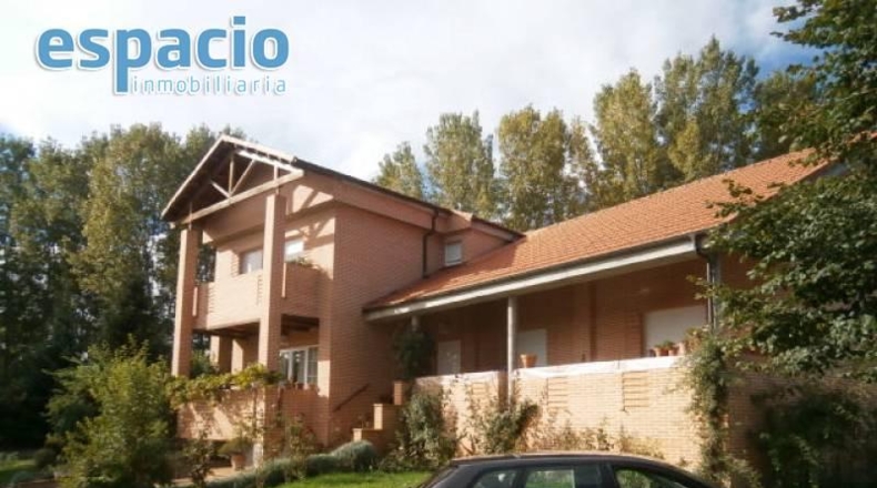 León - Carracedelo - 8000m2