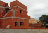 Отдельно стоящий дом с участком на продажу в городе La Nucia Фото