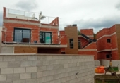 Отдельно стоящий дом с участком на продажу в городе La Nucia Фото