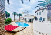 Отдельно стоящий дом с участком на продажу в городе Mont-roig del Camp Фото