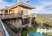 Отдельно стоящий дом с участком на продажу в городе Castellar del Vallès Фото