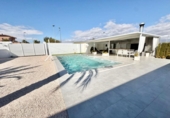 Chalet independiente con terreno en venta en la España, Orihuela, ref: TR242442 foto