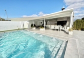 Chalet independiente con terreno en venta en la España, Orihuela, ref: TR242442 foto