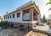 Отдельно стоящий дом с участком на продажу в городе Villa de Otura Фото
