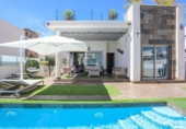 Chalet independiente con terreno en venta en la España, Orihuela, ref: TR262711 foto