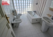 Отдельно стоящий дом с участком на продажу в городе Elda Фото