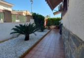 Отдельно стоящий дом с участком на продажу в городе Gandia Фото