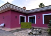 Chalet independiente con terreno en venta en la España, Ontinyent, ref: TR191999 foto