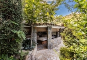 Отдельно стоящий дом с участком на продажу в городе Castellar del Vallès Фото