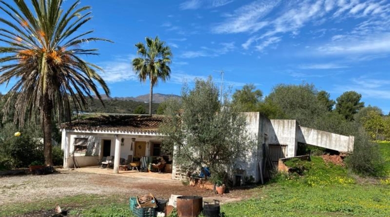 Málaga - Estepona - 19400m2
