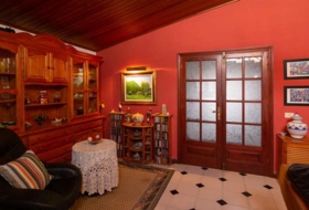 Тегисе 1300&nbsp;м²