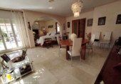 Отдельно стоящий дом с участком на продажу в городе el Vendrell Фото