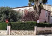 Отдельно стоящий дом с участком на продажу в городе el Vendrell Фото