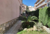 Отдельно стоящий дом с участком на продажу в городе el Vendrell Фото
