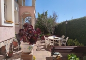 Отдельно стоящий дом с участком на продажу в городе el Vendrell Фото