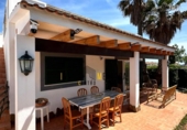 Отдельно стоящий дом с участком на продажу в городе Ciutadella de Menorca Фото