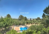 Отдельно стоящий дом с участком на продажу в городе Banyeres del Penedès Фото
