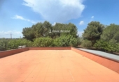 Отдельно стоящий дом с участком на продажу в городе Banyeres del Penedès Фото