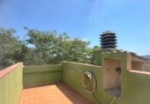 Отдельно стоящий дом с участком на продажу в городе Banyeres del Penedès Фото
